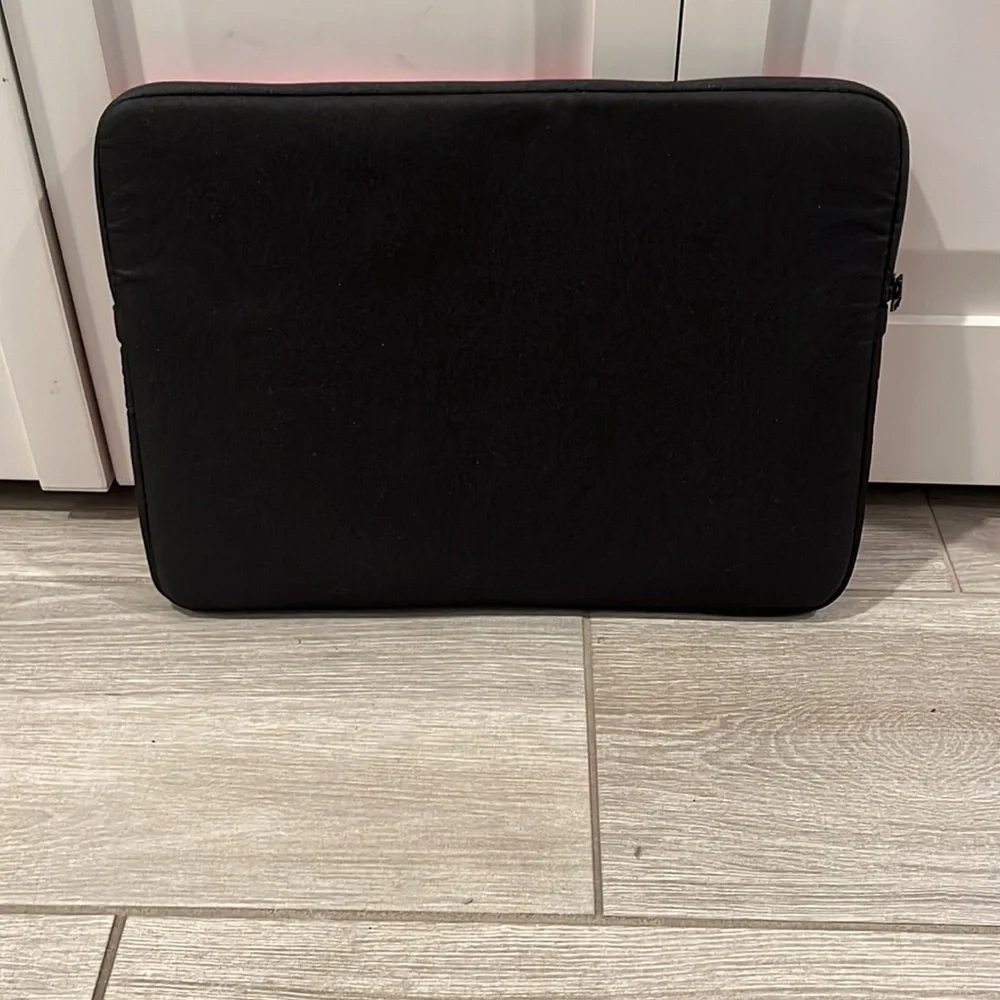 Laptop sleeve
